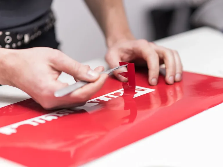 Wyklejania Folii Samoprzylepnej – czystość